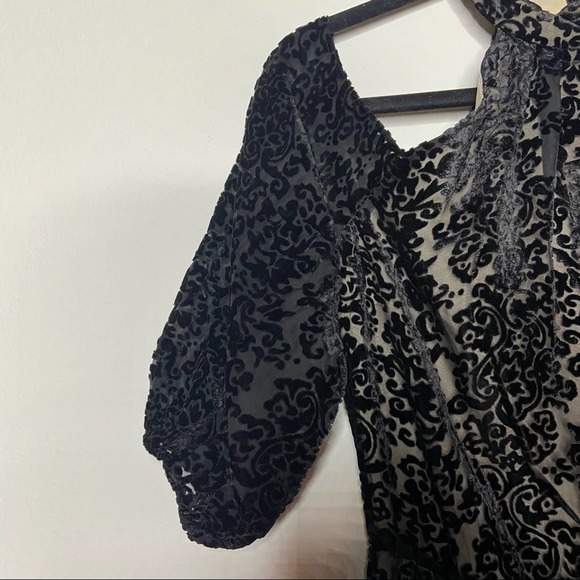 Alice + Olivia Ruthann Black Velvet Cold Shoulder Halter Dress - Picture 6 of 10